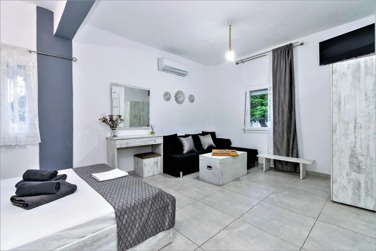 House Haratsi Apartment Kriaritsi