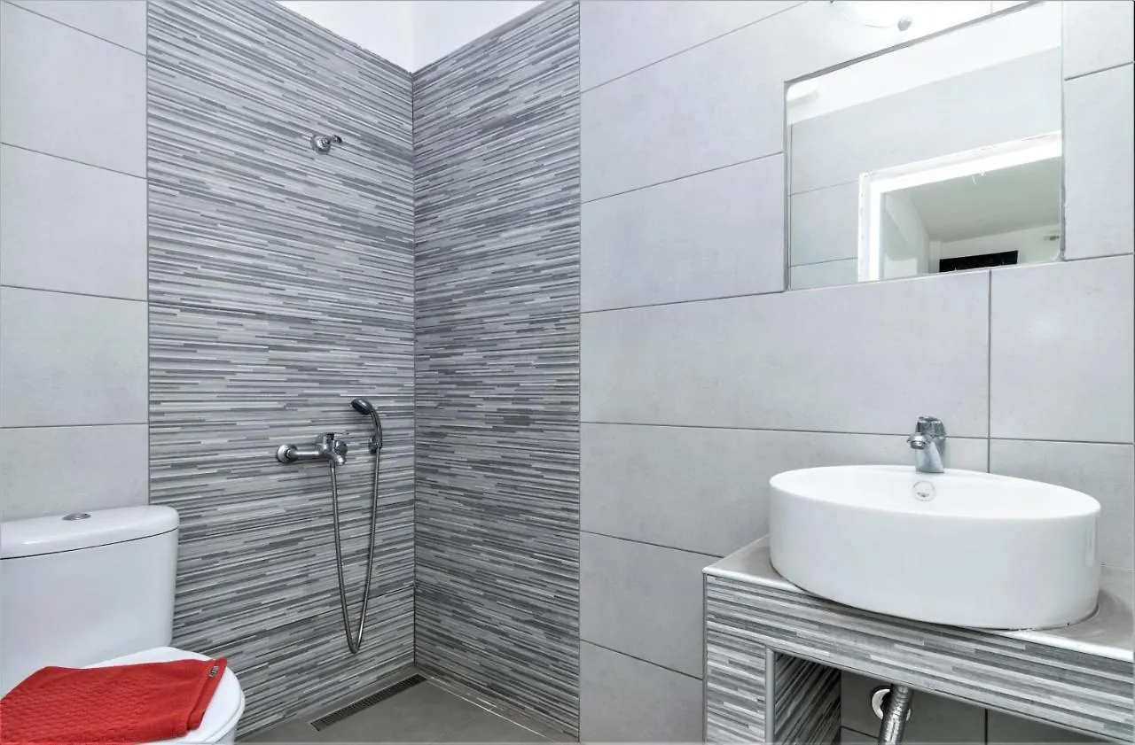 House Haratsi Apartment Kriaritsi