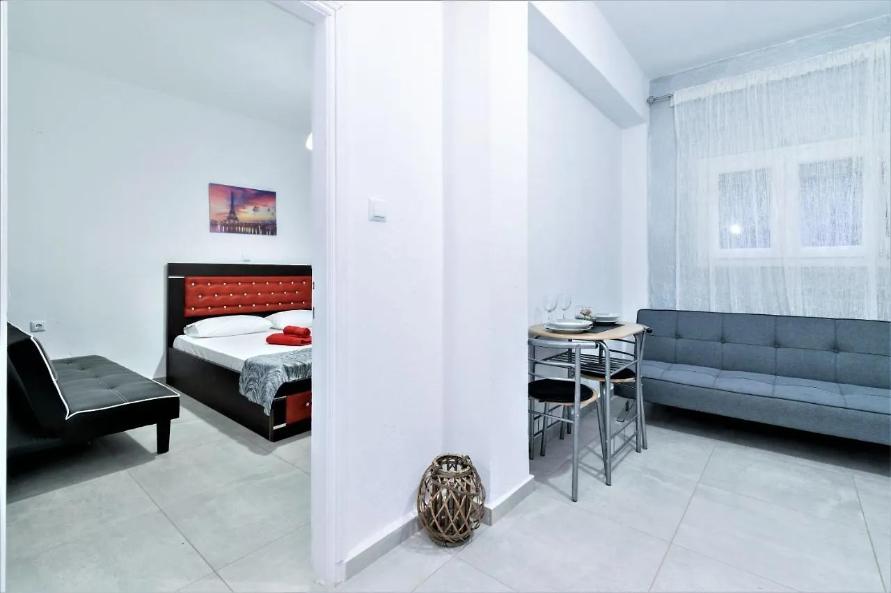 House Haratsi Apartment Kriaritsi